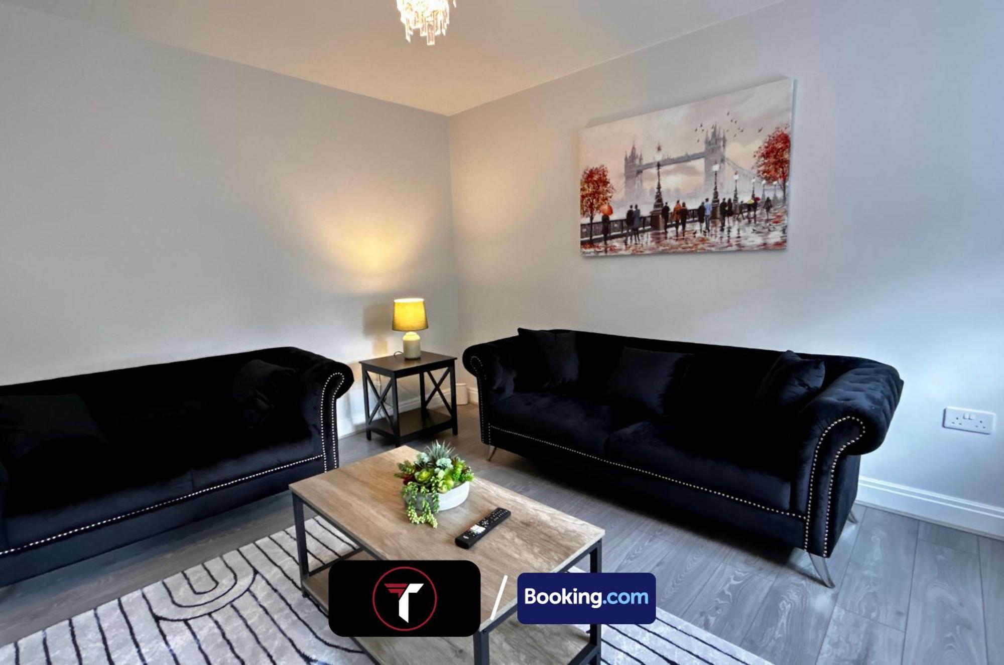 Spacious 4 Bedroom By Tara Stays Short Lets & Serviced Accommodation Aldershot With Free Wifi & Garden מראה חיצוני תמונה