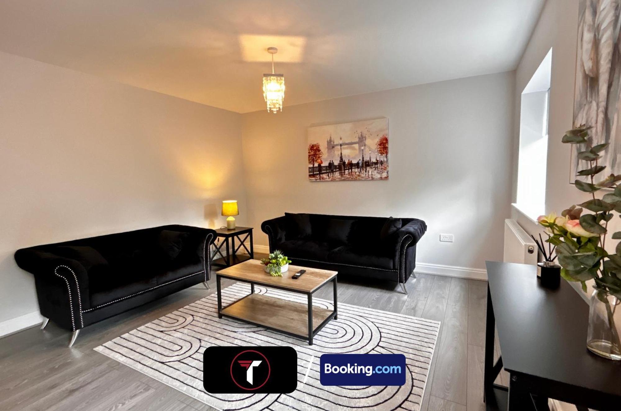 Spacious 4 Bedroom By Tara Stays Short Lets & Serviced Accommodation Aldershot With Free Wifi & Garden מראה חיצוני תמונה