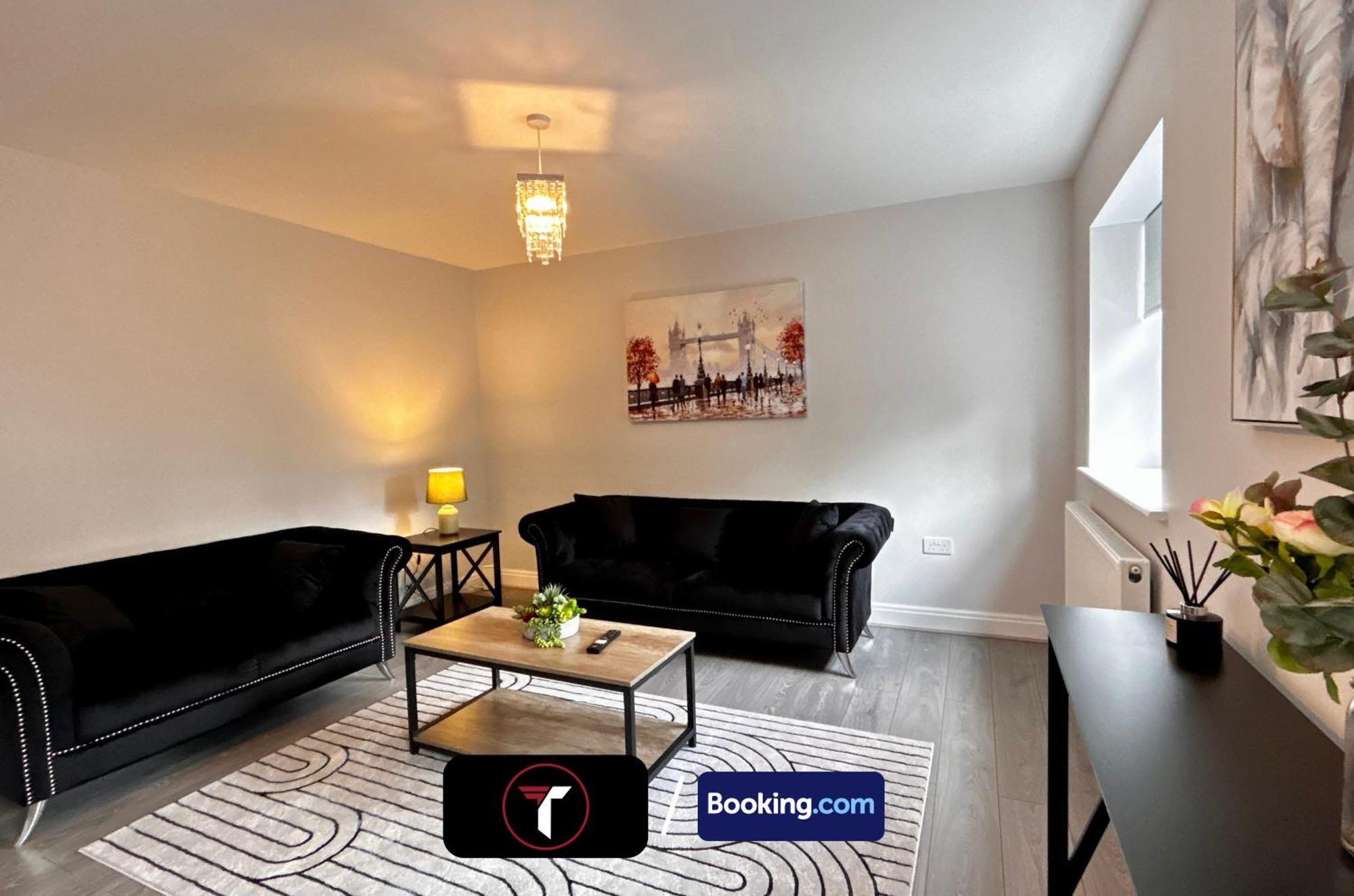 Spacious 4 Bedroom By Tara Stays Short Lets & Serviced Accommodation Aldershot With Free Wifi & Garden מראה חיצוני תמונה