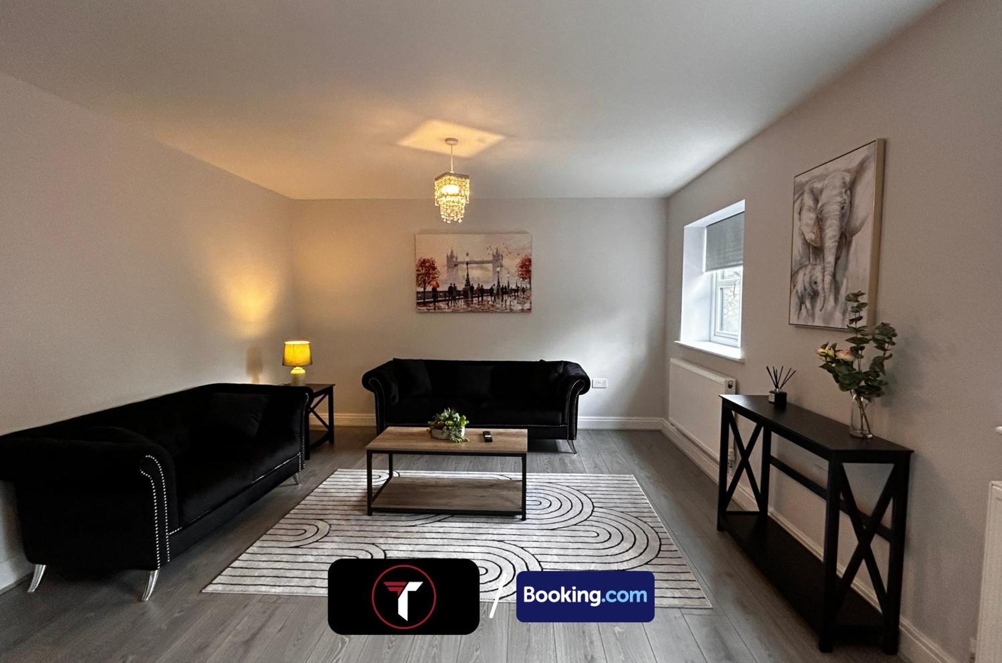 Spacious 4 Bedroom By Tara Stays Short Lets & Serviced Accommodation Aldershot With Free Wifi & Garden מראה חיצוני תמונה