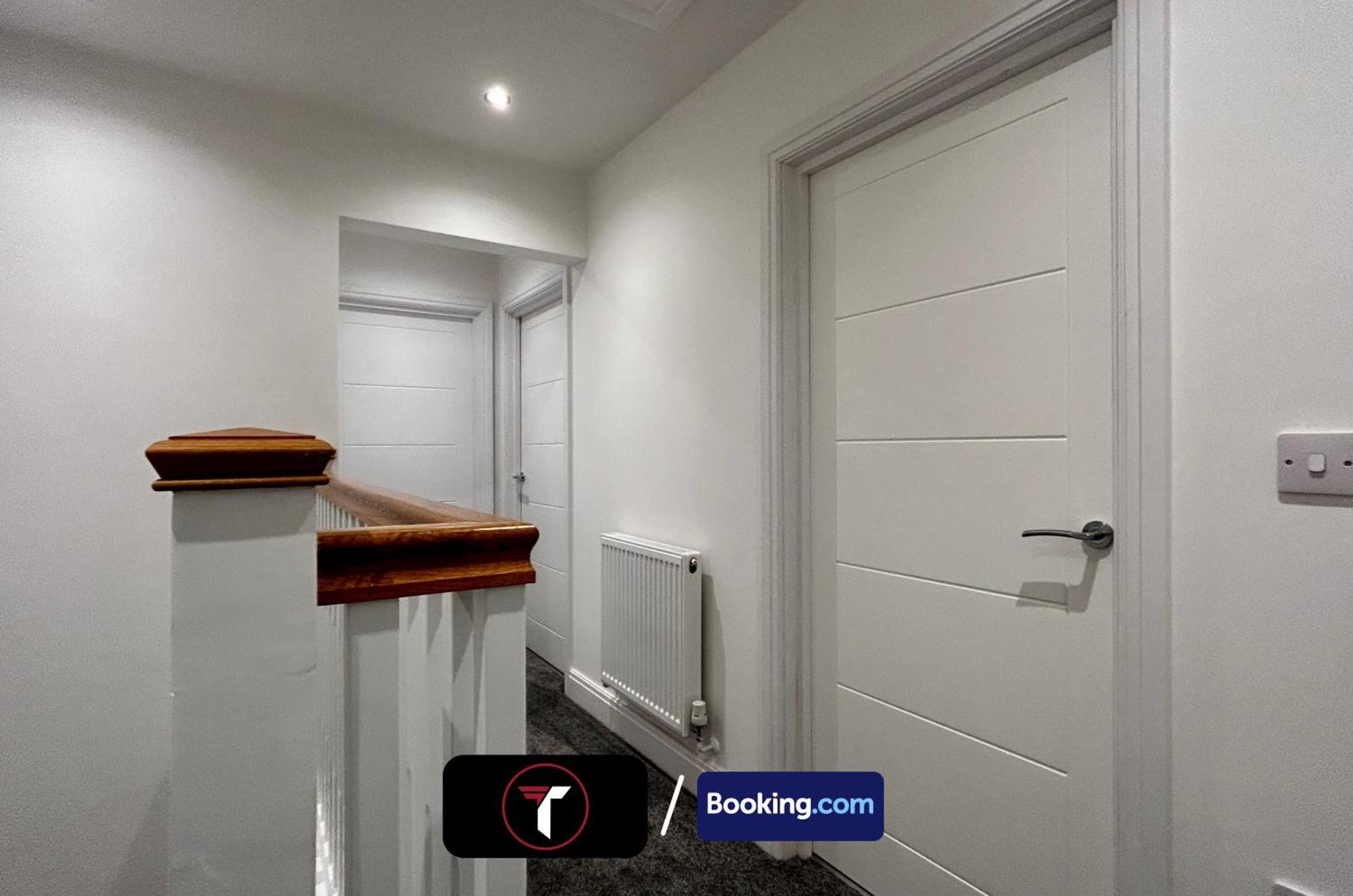 Spacious 4 Bedroom By Tara Stays Short Lets & Serviced Accommodation Aldershot With Free Wifi & Garden מראה חיצוני תמונה